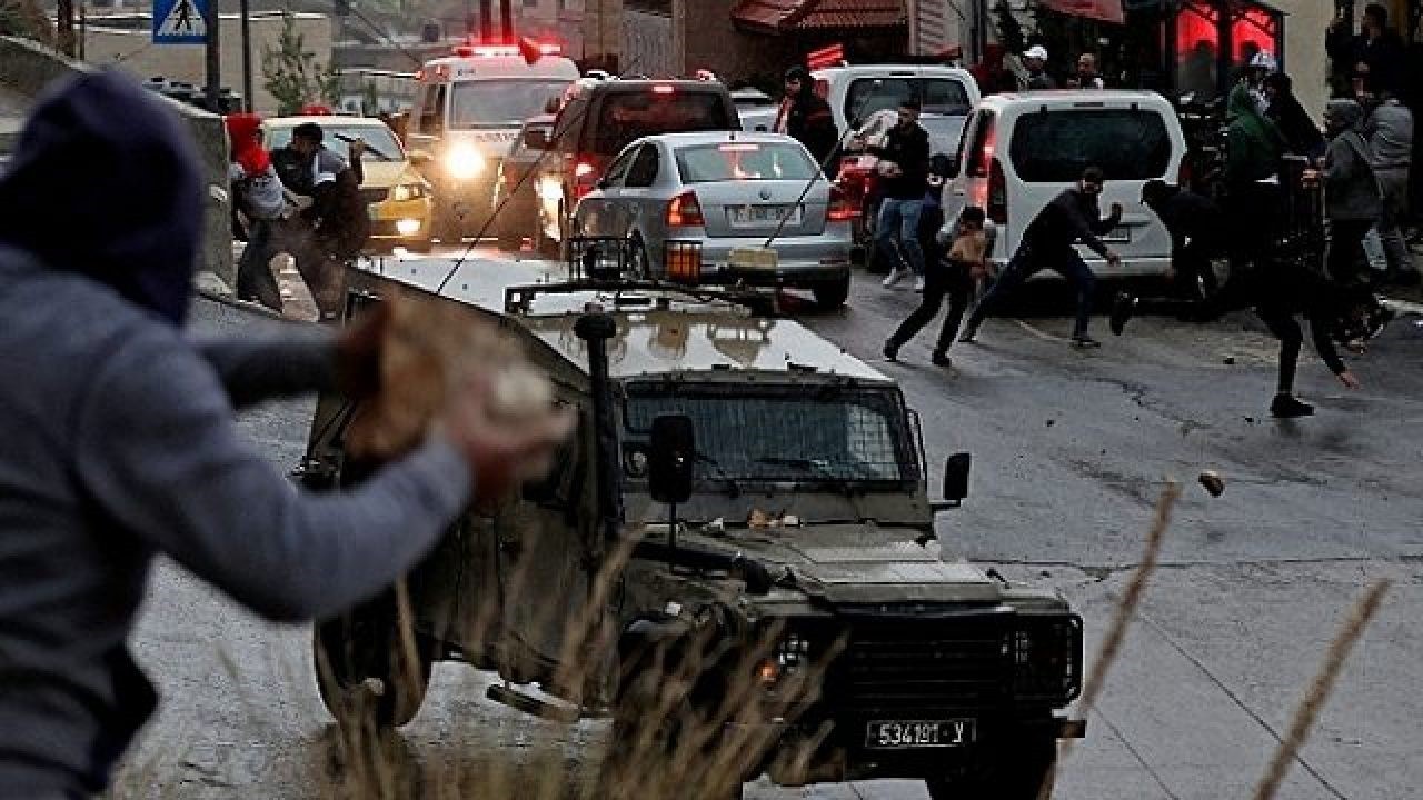 اعتقالات واعتداءات مستوطنين بحماية جيش الاحتلال في الضفة