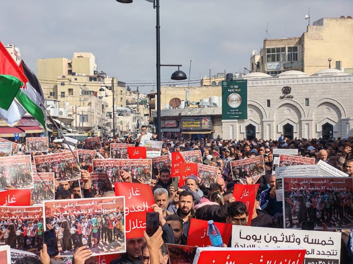 "كسر الحصار عن غزة مسؤولية الأنظمة العربية" شعار مظاهرات في مدن الأردن