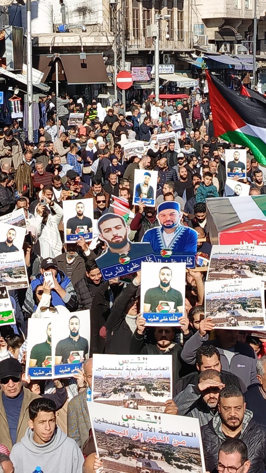 تظاهرات حاشدة في الأردن لنصرة غزة وتشييع رمزي لشهيدي عملية "البحر الميت"