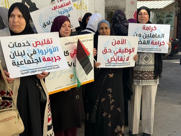 مخيم عين الحلوة يشهد وقفة ضد سياسة التقشف التي تنتهجها "أونروا" في لبنان
