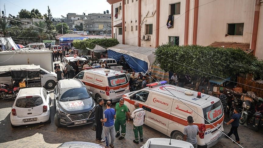 ذوو جرحى في غزة يودعون أبناءهم على أمل لقائهم معافين من إصابات الحرب