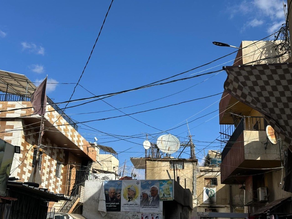 اللجان الشعبية في مخيم الجليل تباشر معالجة الضغط على شبكات الكهرباء