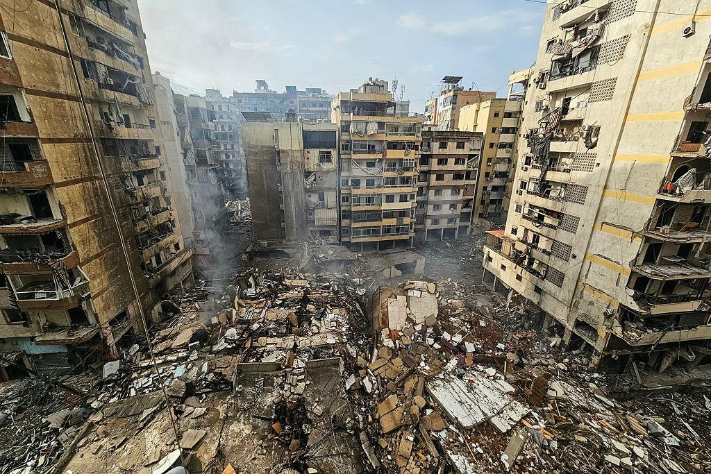مقتل جندي "إسرائيلي" في اشتباكات مع حزب الله والاحتلال يواصل قصف لبنان