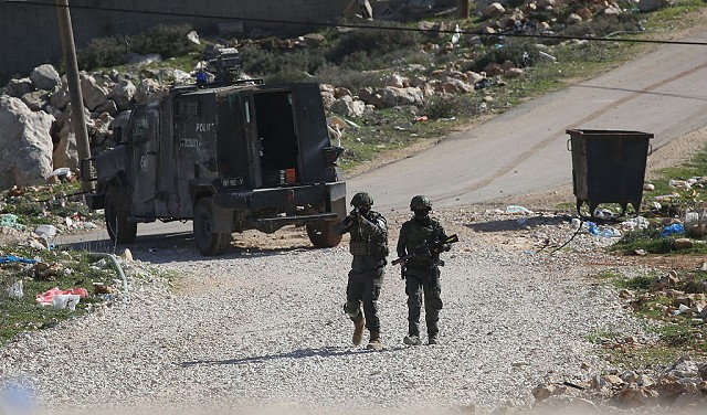 استشهاد فلسطينيين واعتقالات واسعة خلال اقتحامات مدن الضفة