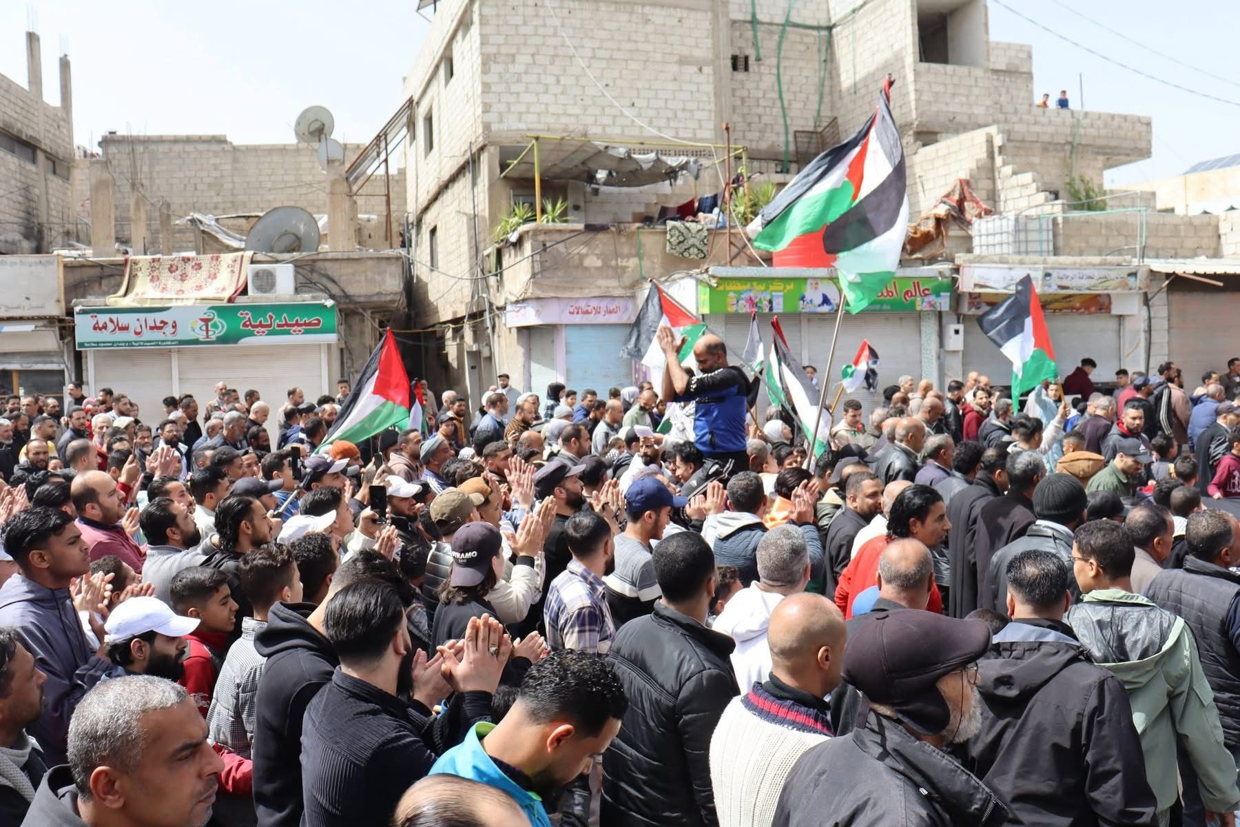 جمعة غضب حاشدة في المخيمات الفلسطينية في سوريا رفضًا لقانون إعدام الأسرى