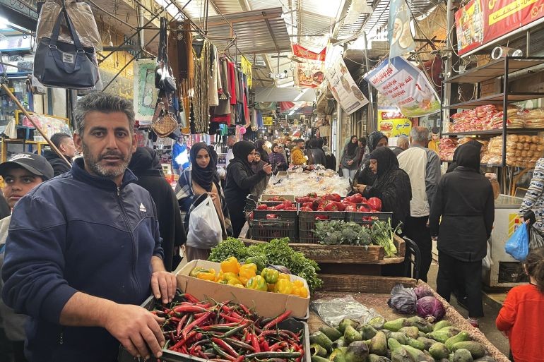 مخيم عين الحلوة صامد بتضامنه الاجتماعي رغم الضغوط والانهيارات والأزمات