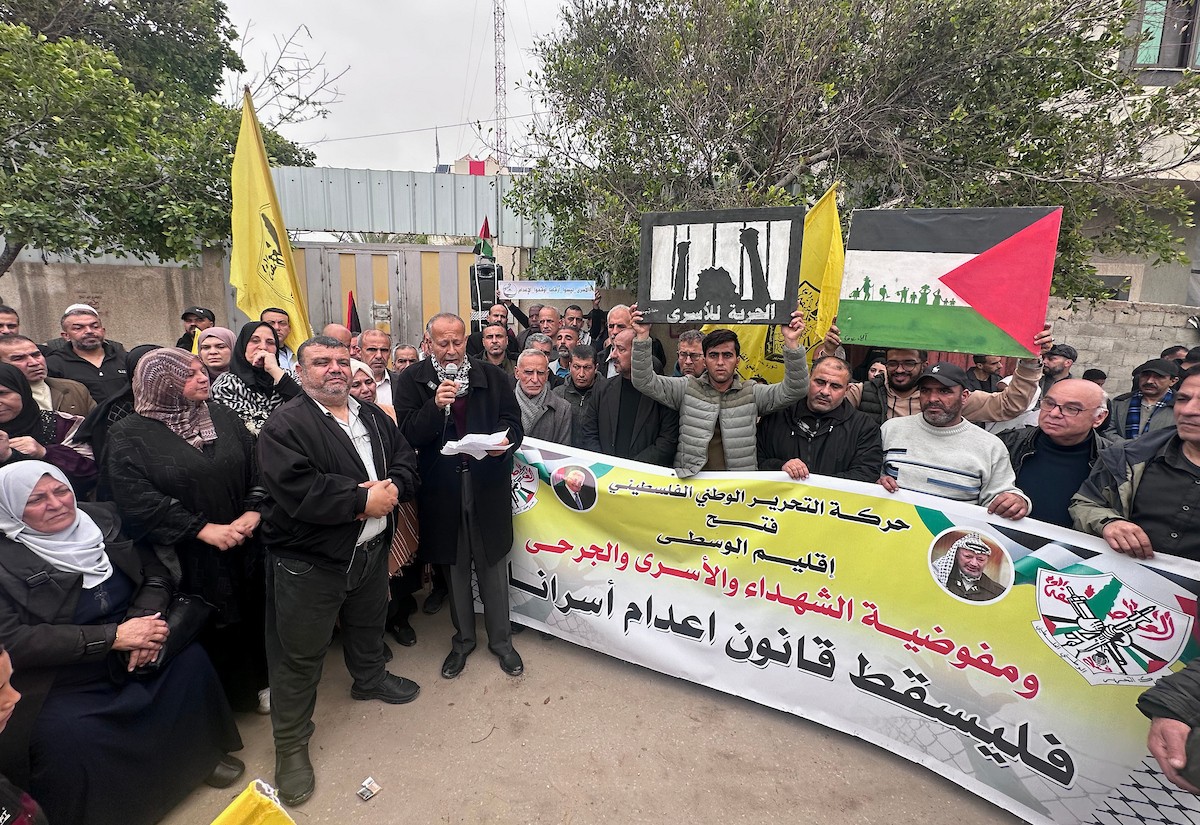 وقفة أمام مقر الصليب الأحمر بغزة تنديداً بقانون إعدام الأسرى الفلسطينيين