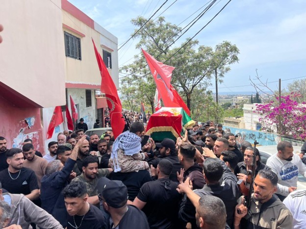 تشييع حاشد للشهيد أحمد كليب في مخيم البرج الشمالي.. وداع يختلط فيه الفخر بالحزن