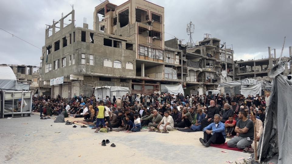 الفلسطينيون يؤدون صلاة عيد الأضحى على أنقاض المساجد وفي رحاب المسجد الأقصى والحرم الابراهيمي