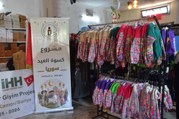 كسوة عيد للأطفال والأيتام في مخيم اليرموك مع اقتراب عيد الأضحى