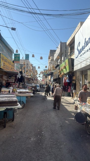 أوضاع معيشية قاسية و"حرب اقتصادية" يواجهها أهالي مخيم الوحدات مع استقبال العيد