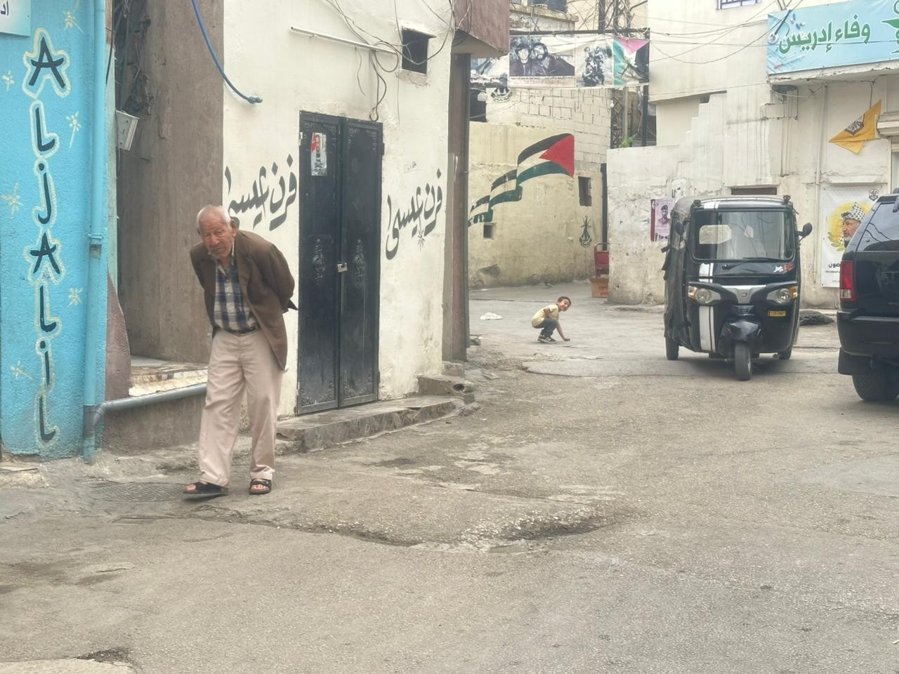 في مخيم الجليل… سبعة مسنين من جيل النكبة يستذكرون لمحات عن فلسطين والتهجير