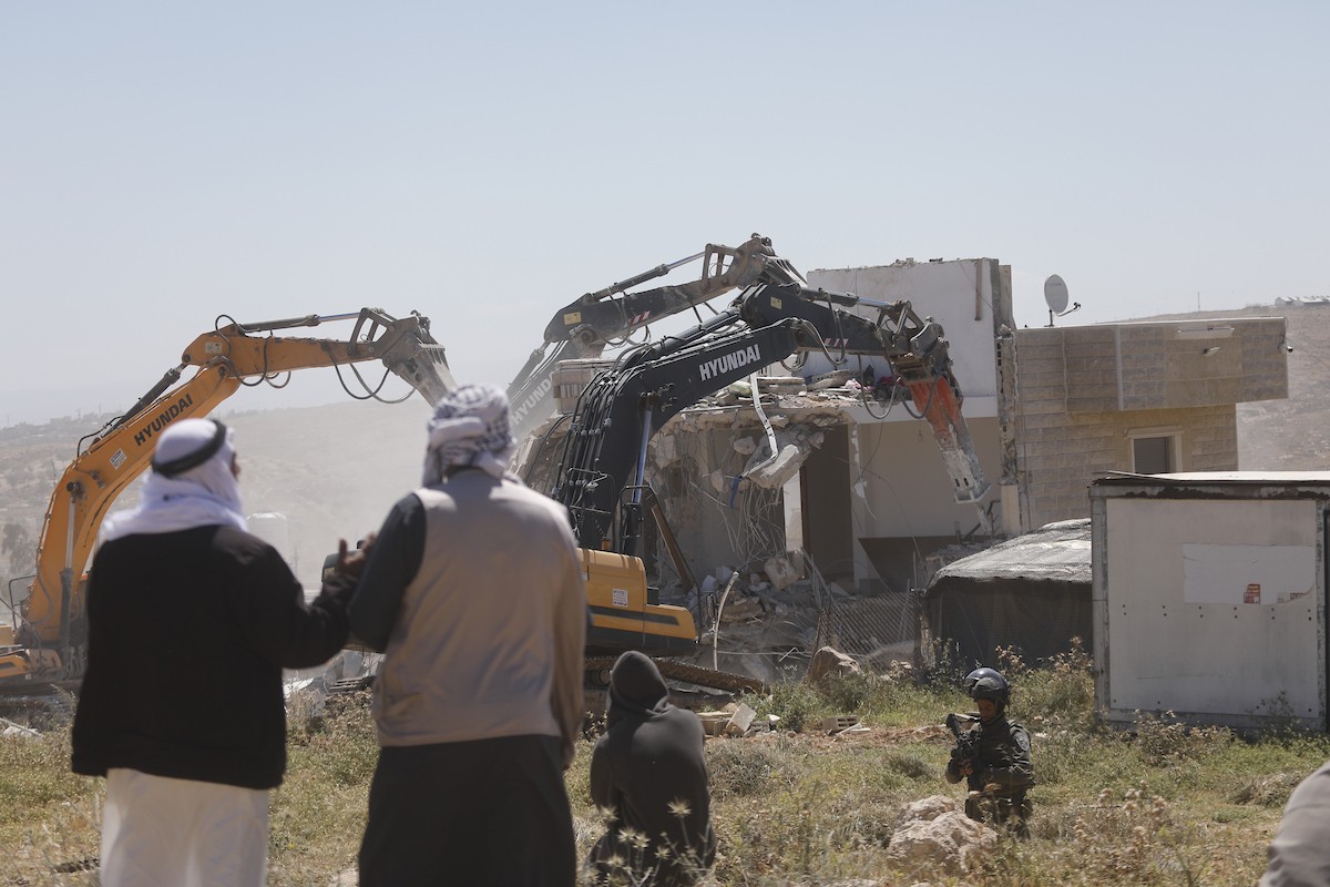 الاحتلال يهدم منازل خربة التبان في مسافر يطا ويهجّر 70 فلسطينياً