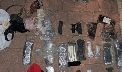 5 فلسطينيين يواجهون اتهامات بتهريب أسلحة عبر طائرات مسيّرة من الأردن
