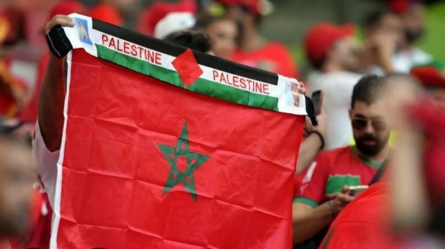 جماهير المغرب ترفع علم فلسطين في نيويورك وتواصل رسائل التضامن خلال مونديال 2026