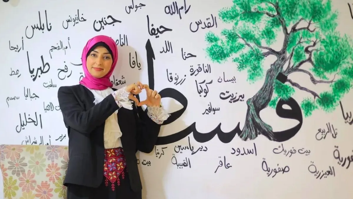 قضية الشاعرة الفلسطينية آلاء القطراوي تتحول إلى رأي عام في فرنسا بعد منعها من التأشيرة