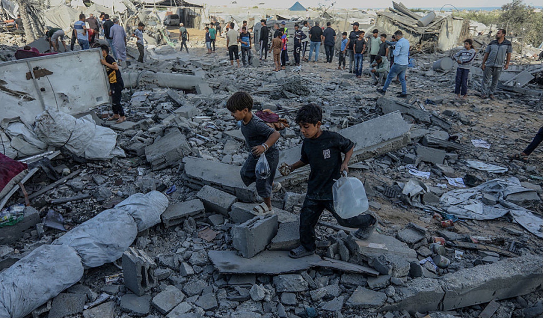 إصابة 5 فلسطينيين في قصف للاحتلال استهدف مدرسة للنازحين في مخيم جباليا