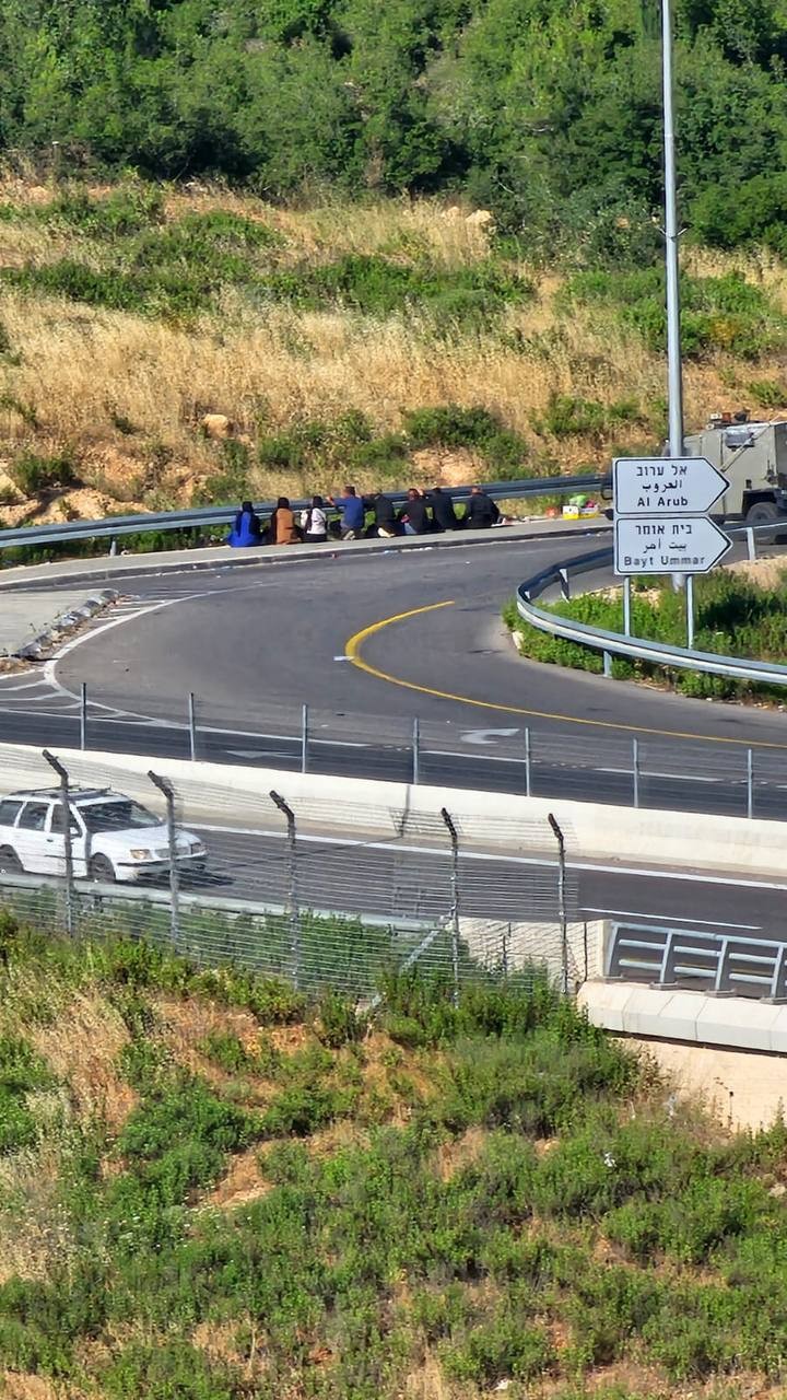 قيود عسكرية تخنق حركة الفلسطينيين في مخيمي العروب والفوار بالخليل