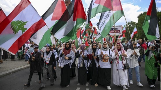 ناشطون يعطلون فعاليات يوم الجيش الألماني احتجاجاً على تسليح "إسرائيل"