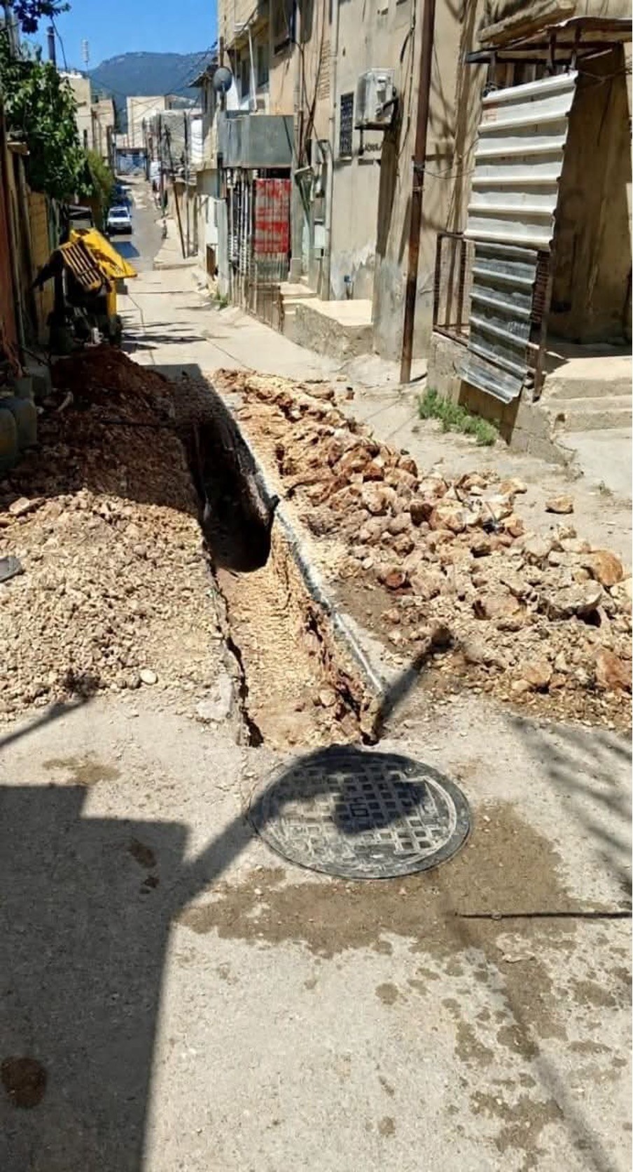 أعمال صيانة وتأهيل لشبكات الصرف الصحي في مخيم غزة بالأردن 