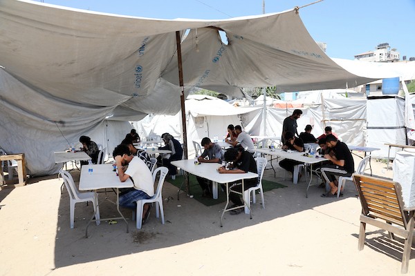 نحو 91 ألف طالب يتقدمون لامتحانات الثانوية العامة وسط غياب التعليم الوجاهي عن طلبة غزة