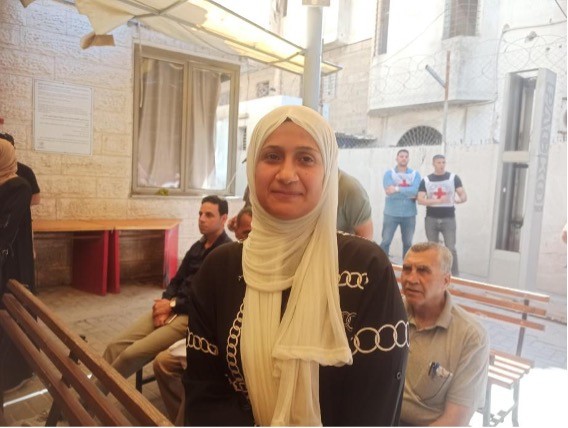 أسيرة محررة تكشف انتهاكات قاسية بحق الفلسطينيات في سجون الاحتلال