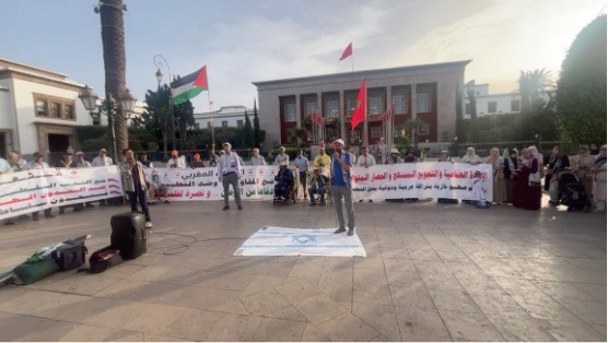 وقفة في الرباط تندد بحرب الإبادة على غزة وتطالب بإسقاط التطبيع مع "إسرائيل"