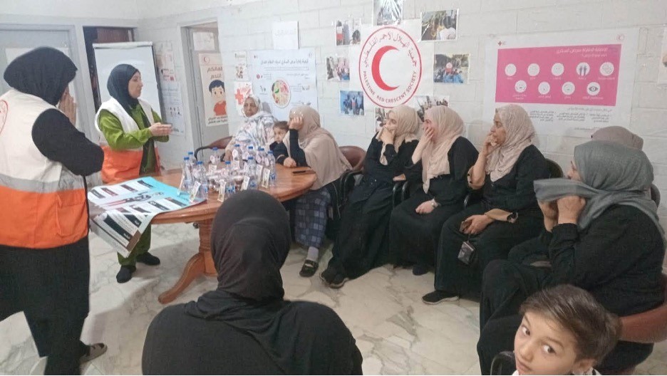 الهلال الأحمر الفلسطيني ينظم جلسة توعوية صحية للسيدات في مخيم برج البراجنة