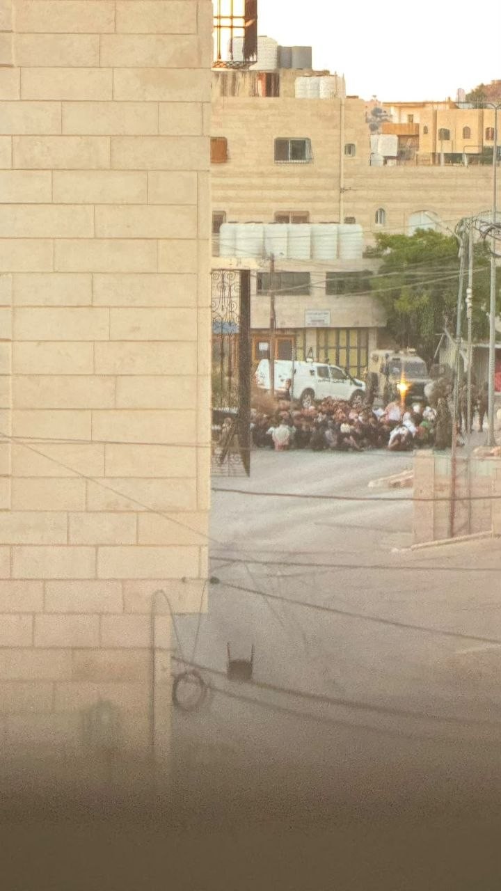 قوات الاحتلال تعتقل 20 فلسطينياً في أنحاء الضفة الغربية المحتلة وتحتجز العشرات في الخليل