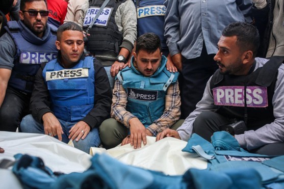 نقابة الصحفيين الفلسطينيين تدين مزاعم "إسرائيلية" تستهدف التشكيك بصفة الصحفيين الشهداء