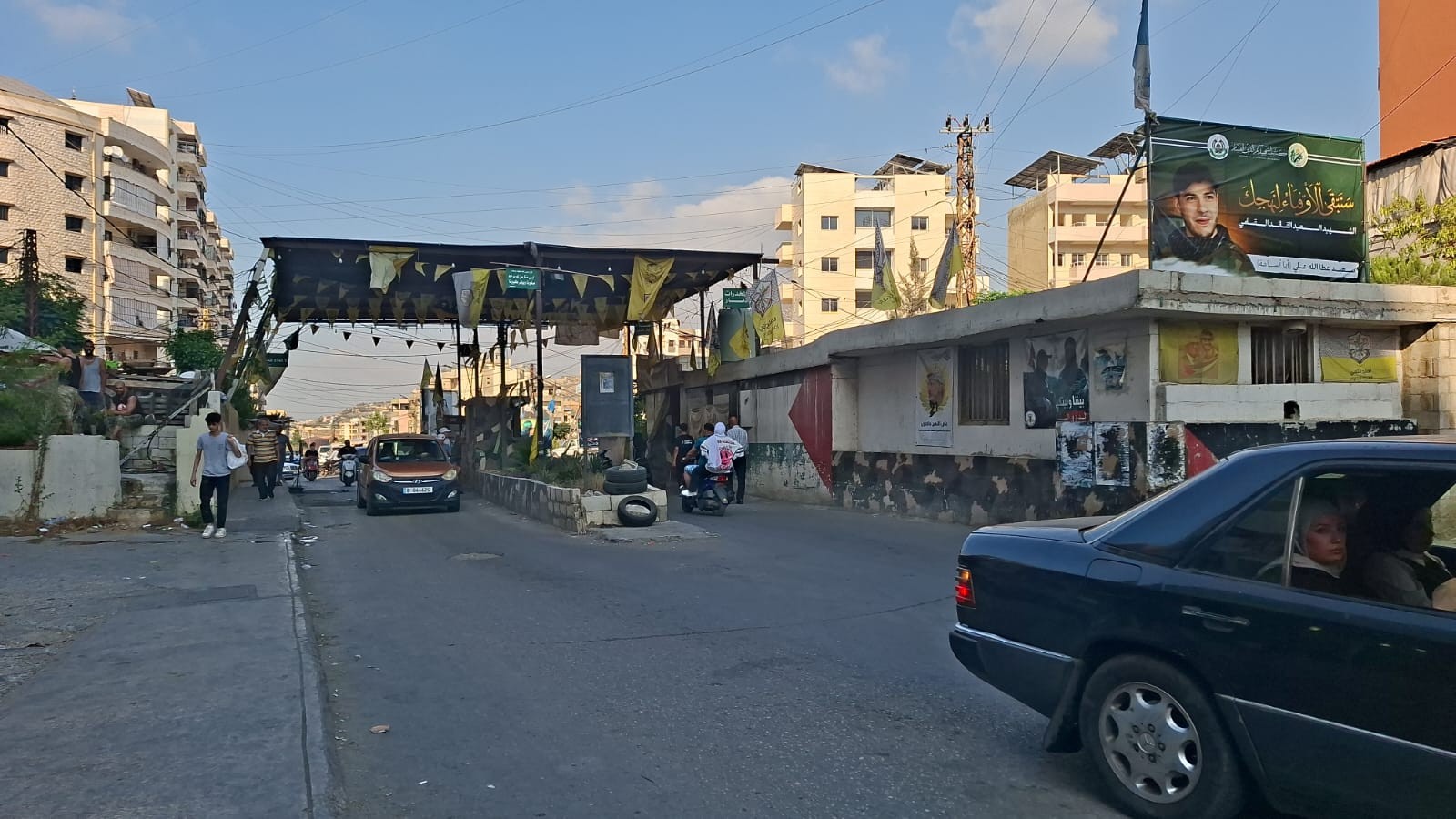 إجراءات الجيش في مخيم البداوي تقضم عقارات تستأجرها "أونروا" وتخنق حركة السكان