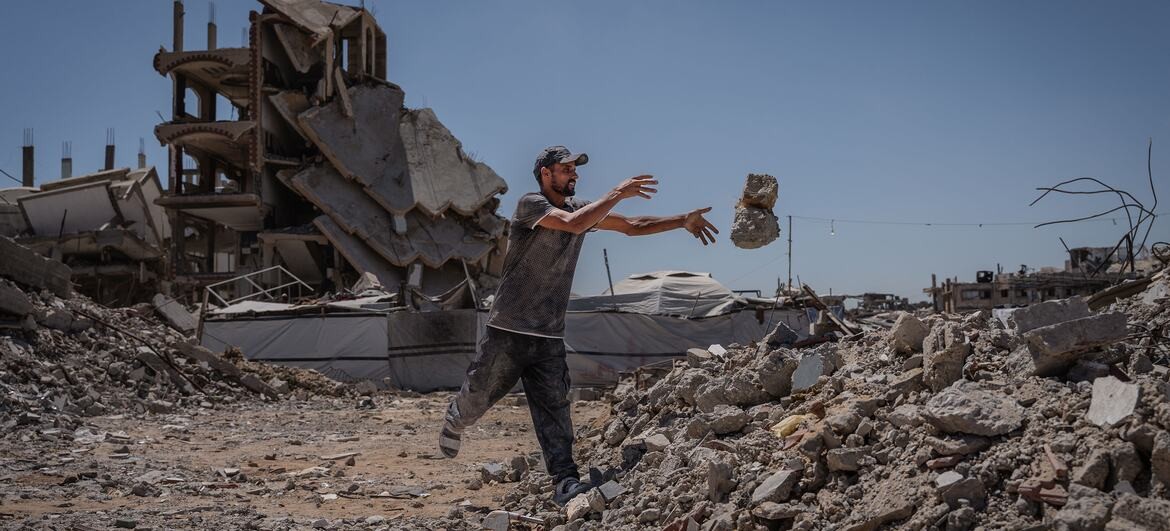 الاحتلال يواصل خروق وقف إطلاق النار في غزة ويصعّد القصف شرق القطاع وجنوبه