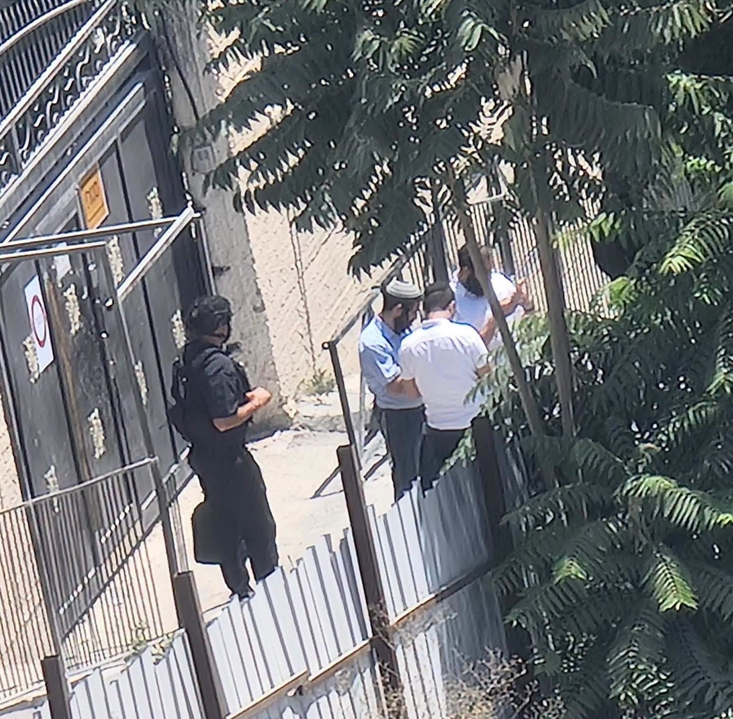 الاحتلال يبدأ إجراءات سحب ترخيص "مدرسة وروضة دار الهدى النموذجية" في مخيم شعفاط