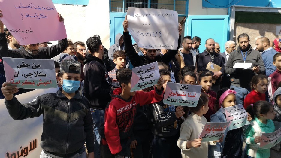 فلسطينيو سوريا في لبنان يطالبون سفارة السلطة بالتدخل لحل أزمة الإقامات