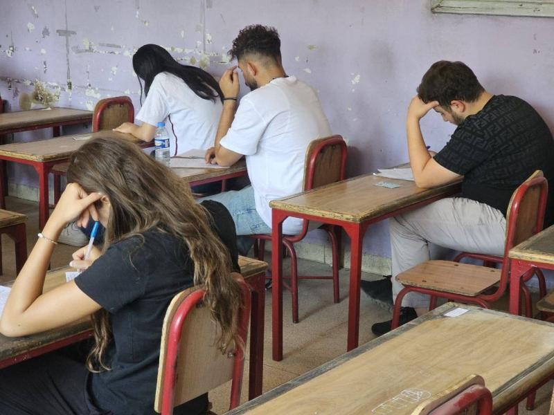 طلبة فلسطينيون في سوريا يحصدون معدلات عالية بعضها تام في الثانوية العامة