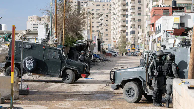 سلطات الاحتلال تستعد للاستيلاء على مجمع "أونروا" في كفر عقب  شمالي القدس المحتلة