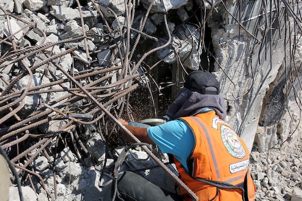 قوات الاحتلال تجدد قصف مناطق عدة في غزة وتستهدف خياماً للنازحين
