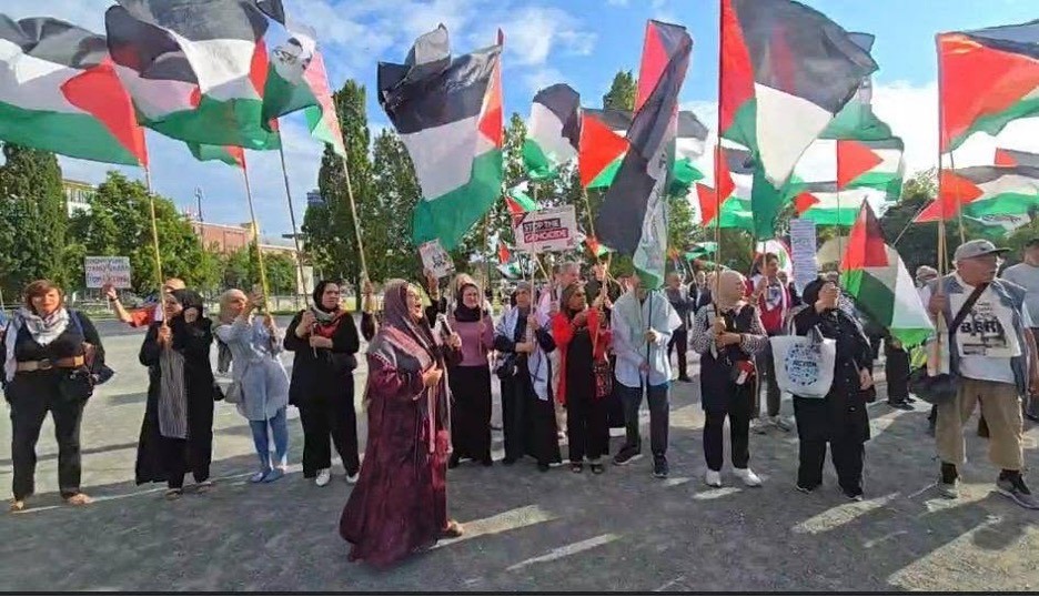 وقفة في برلين تؤكد حق العودة للاجئين الفلسطينيين وتطالب بوقف الحرب على غزة