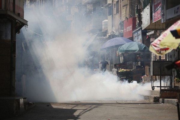 إصابات بالاختناق خلال اقتحام قوات الاحتلال مخيم بلاطة شرق نابلس