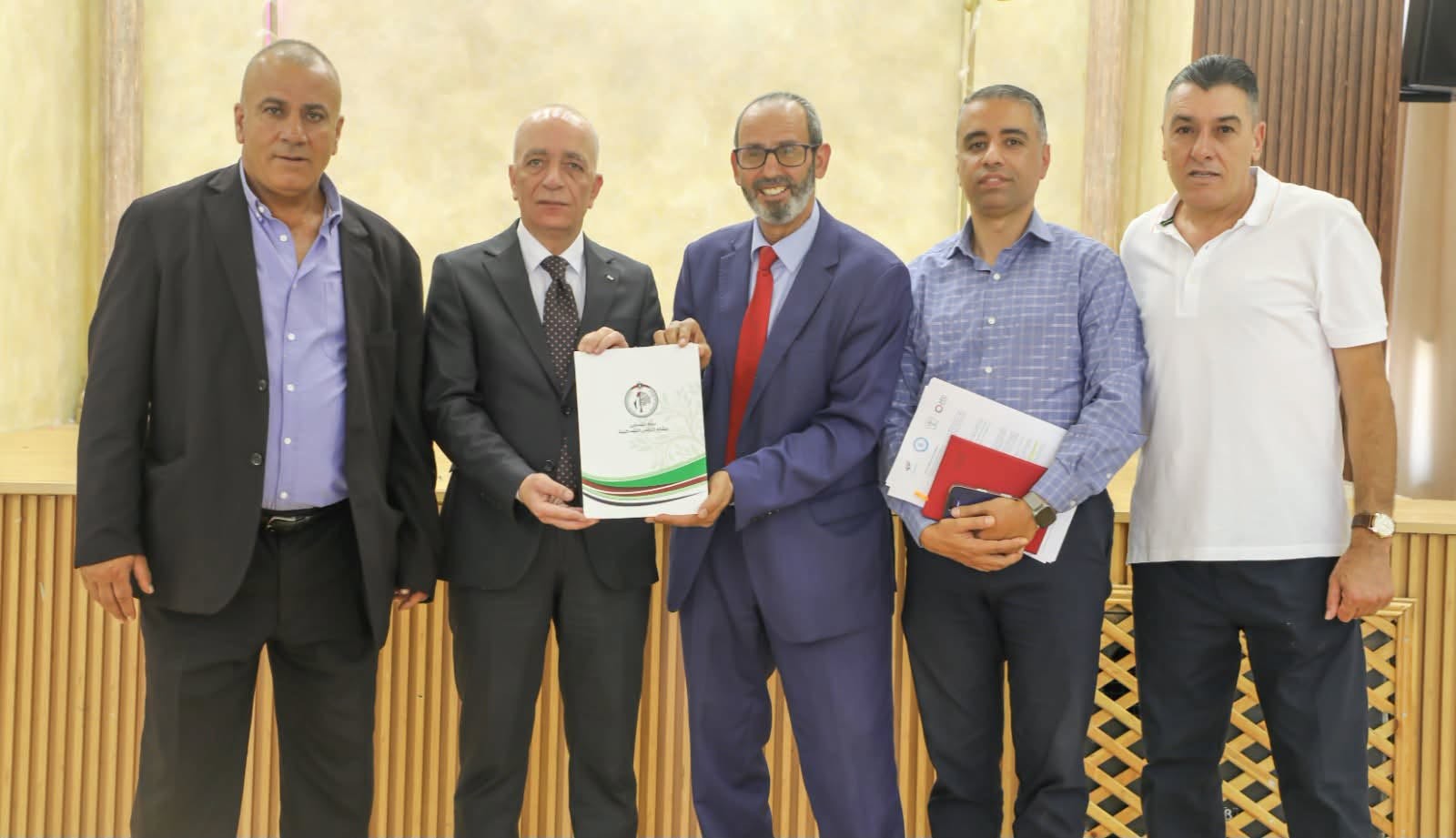 مخيم الجلزون: تسليم وثائق أرض خزان المياه لبدء تنفيذ مشروع استراتيجي بسعة 5 آلاف متر مكعب