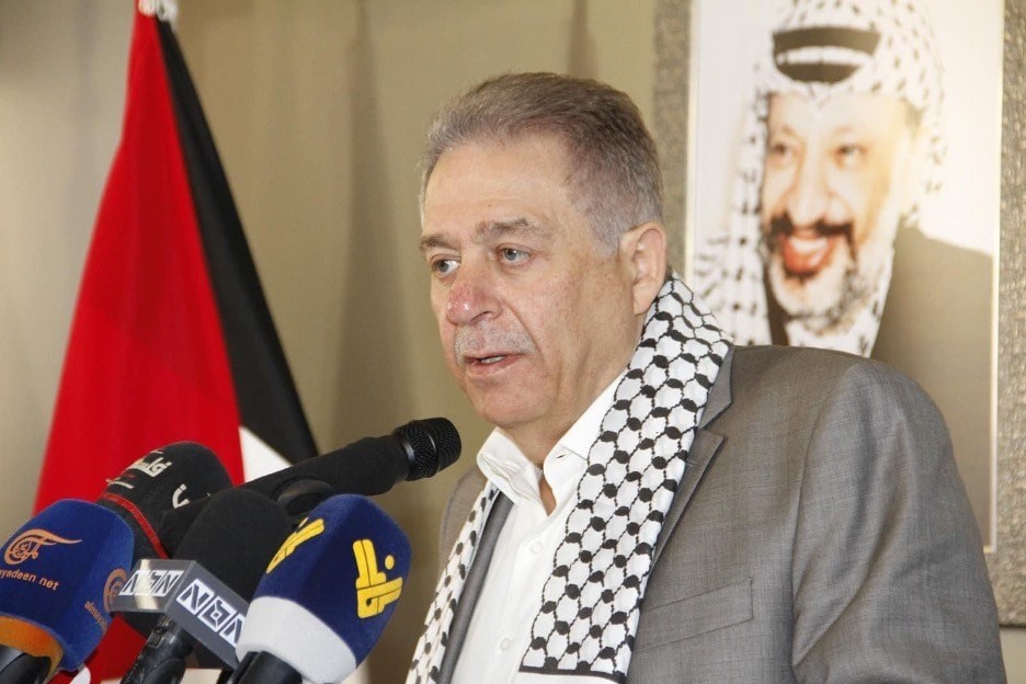 ابنة أشرف دبور لبوابة اللاجئين الفلسطينيين: والدي بحاجة إلى عملية قلب مفتوح وما يتعرض له تصفية حسابات