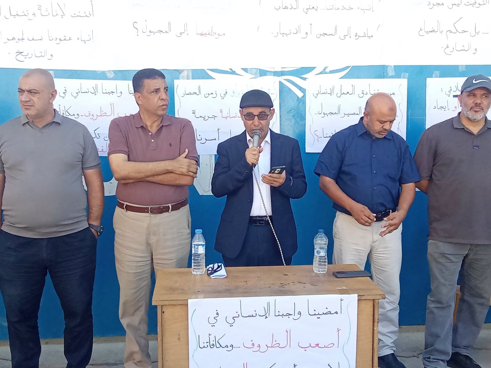 اتحاد موظفي "أونروا" ينظم وقفة احتجاجية رفضًا لإنهاء دائرة التمويل الصغير وفصل 42 موظفًا
