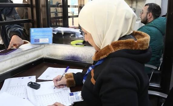 بدء صرف المساعدات النقدية من "أونروا" للأسر الفلسطينية في حلب ومخيماتها