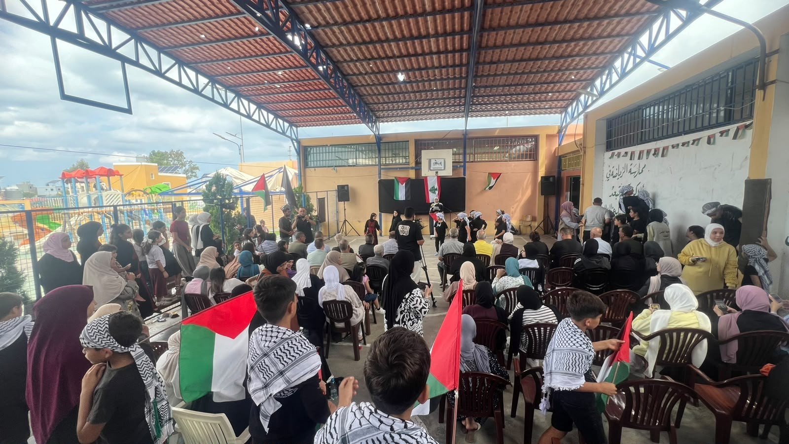في مخيم الرشيدية.. أجيال فلسطينية تحيي ذكرى صبرا وشاتيلا بالتطوع والتراث