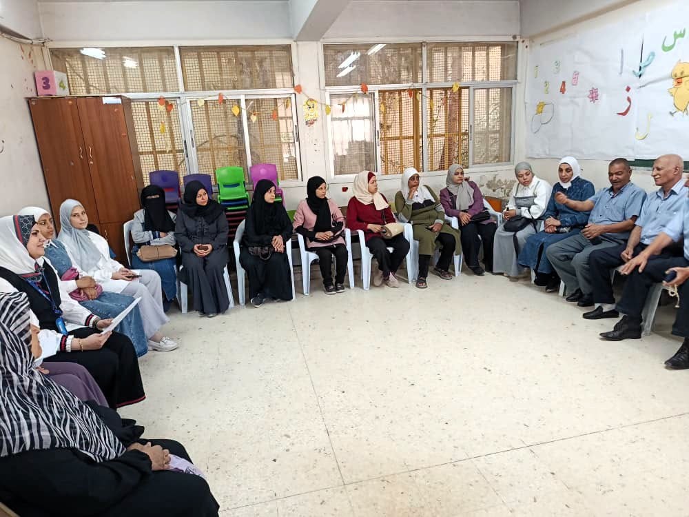 "أونروا" تقيم جلسات تشاور مع اللاجئين في دمشق لتعزيز المساءلة وتحسين الخدمات