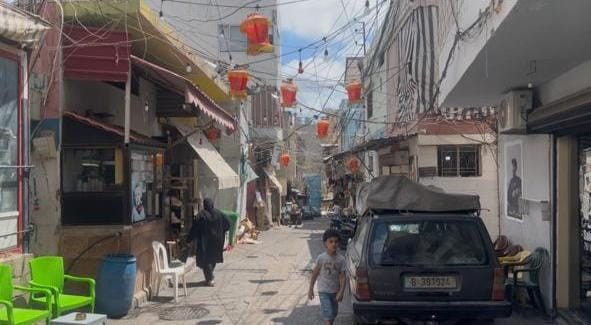 بين شراء المياه والدواء.. تراجع الخدمات يثقل كاهل أهالي مخيم برج الشمالي