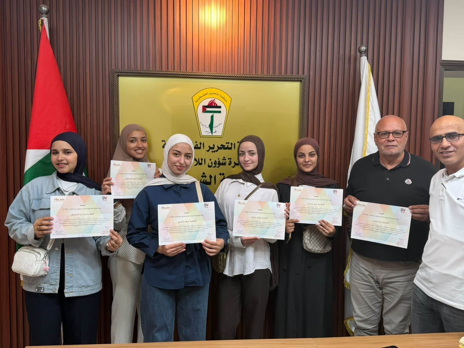 اللجنة الشعبية في مخيم قلنديا تخرج الفوج الأول من دورة مهارات التربية الإعلامية