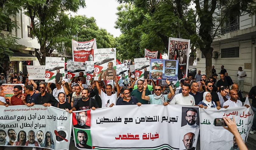تونس: القضاء يقرر اعتقال 14 ناشطاً إثر مشاركتهم في مسيرة داعمة لـ"أسطول الصمود"